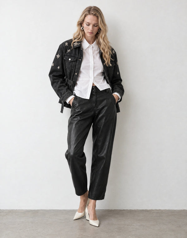 Carrot trousers with leather look
