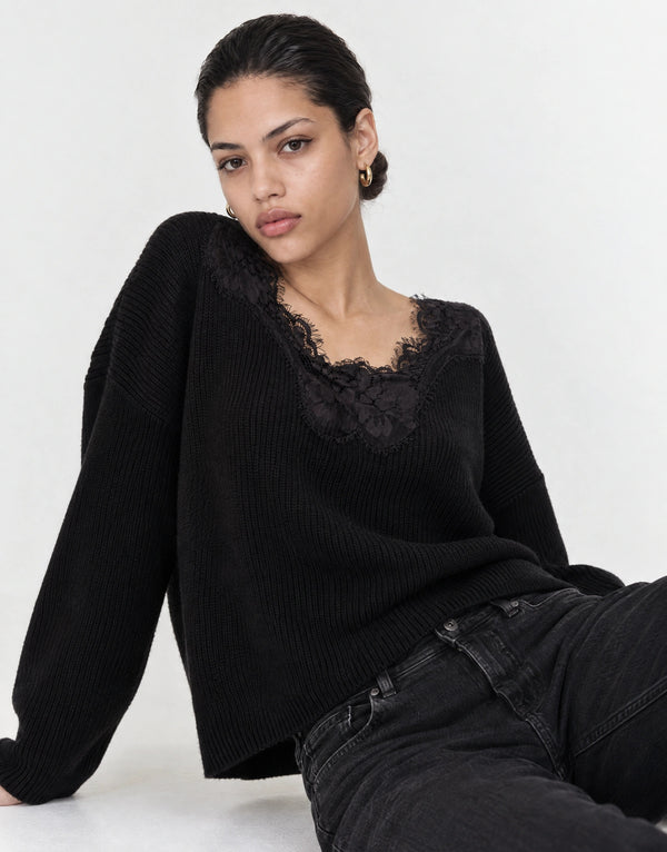 Knitted top with lace