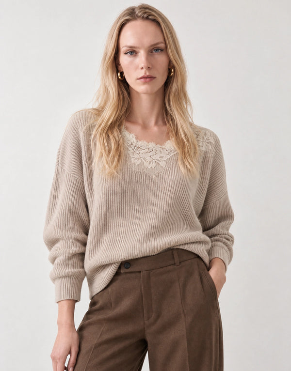 Knitted top with lace